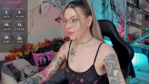 Snapshot of koza_dereza_ chatting on 10-25-25, 05:08 Jess online show from 10-25-25, 05:08