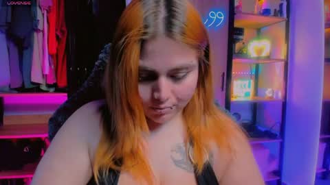 Khloe online show from 05-08-26, 11:43