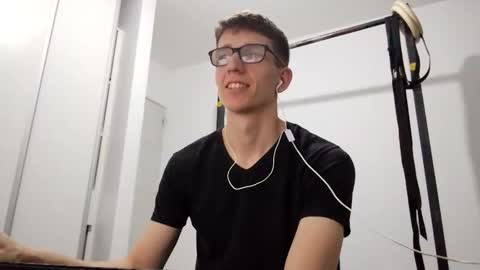 Facu online show from 12-16-25, 04:17