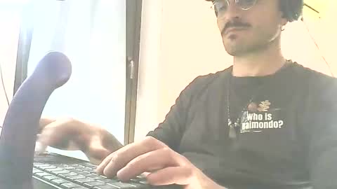 Snapshot of kratoskratoskratos chatting on 03-12-26, 04:51 Kratos online show from 03-12-26, 04:51