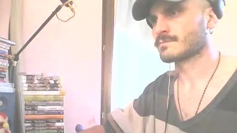 Snapshot of kratoskratoskratos chatting on 03-20-26, 06:51 Kratos online show from 03-20-26, 06:51