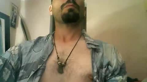 Snapshot of kratoskratoskratos chatting on 05-30-26, 01:57 Kratos online show from 05-30-26, 01:57