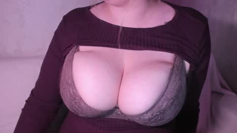 Snapshot of kriisrus chatting on 10-18-25, 07:03 KrisRus online show from 10-18-25, 07:03