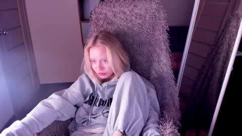 kris_grant online show from 01-26-25, 01:36