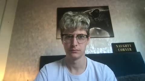 Snapshot of krisl77 chatting on 03-30-26, 02:29 krisl77 online show from 03-30-26, 02:29