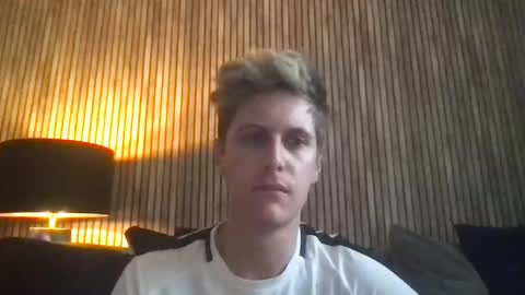 Snapshot of krisl77 chatting on 03-31-26, 05:13 krisl77 online show from 03-31-26, 05:13