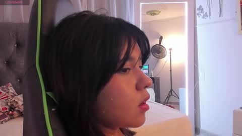 Snapshot of kriss_miller03 chatting on 02-18-25, 05:10 Kriss online show from 02-18-25, 05:10