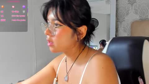 Snapshot of kriss_miller03 chatting on 02-20-25, 12:57 Kriss online show from 02-20-25, 12:57