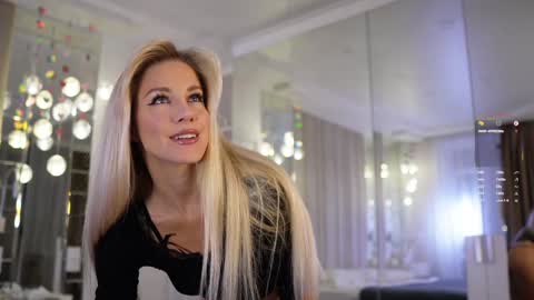 Snapshot of krissone chatting on 11-11-25, 01:33 Kristina online show from 11-11-25, 01:33