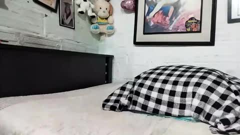 krisstal703358 online show from 10-20-25, 05:24