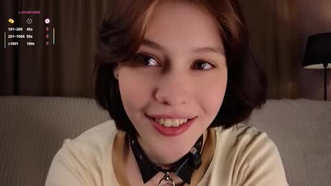 Snapshot of krissyhei chatting on 09-22-25, 01:18 Sarah online show from 09-22-25, 01:18