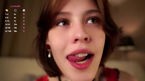 Snapshot of krissyhei chatting on 09-29-25, 01:11 Sarah online show from 09-29-25, 01:11