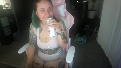 Snapshot of kristajay chatting on 10-21-25, 03:07 Krista online show from 10-21-25, 03:07