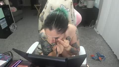 Snapshot of kristajay chatting on 11-07-25, 10:32 Krista online show from 11-07-25, 10:32