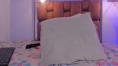 Snapshot of kristakinnky chatting on 09-23-25, 01:47 BETANIA online show from 09-23-25, 01:47