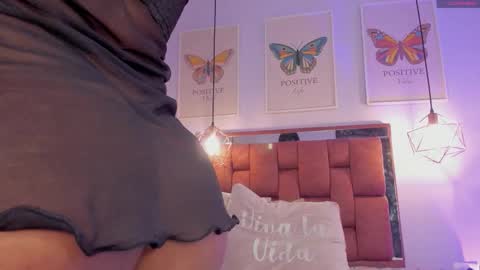 Snapshot of kristakinnky chatting on 09-29-25, 02:00 BETANIA online show from 09-29-25, 02:00