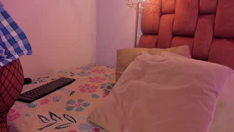 Snapshot of kristakinnky chatting on 10-14-25, 02:07 BETANIA online show from 10-14-25, 02:07