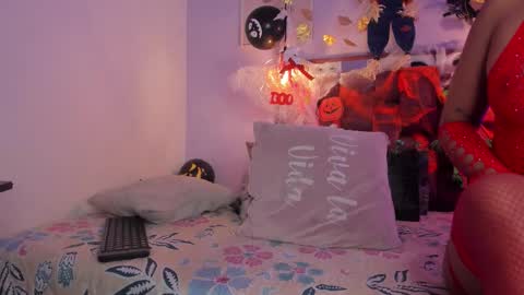 Snapshot of kristakinnky chatting on 10-31-25, 01:23 BETANIA online show from 10-31-25, 01:23