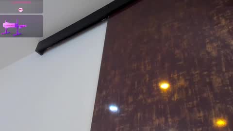 Snapshot of kristal_blond chatting on 12-23-24, 10:21 online show from 12-23-24, 10:21