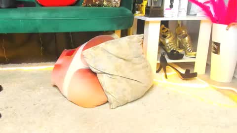 Snapshot of kristal_luxe chatting on 09-21-25, 06:04 Kristal Luxe online show from 09-21-25, 06:04