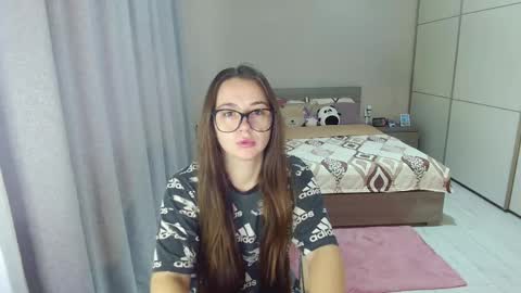 Snapshot of kristall_xxx chatting on 09-11-25, 06:35 twitter Annemarye 23 online show from 09-11-25, 06:35