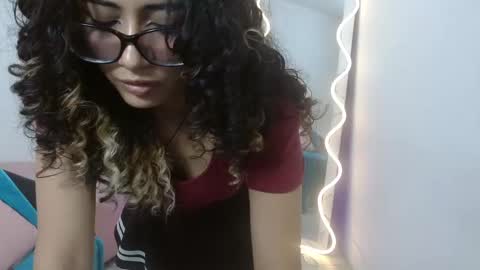 Snapshot of kristen_tay chatting on 02-21-25, 07:01 kristen_tay online show from 02-21-25, 07:01