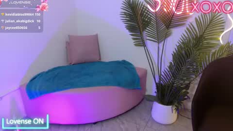 Snapshot of kristen_tay chatting on 03-10-25, 06:27 kristen_tay online show from 03-10-25, 06:27