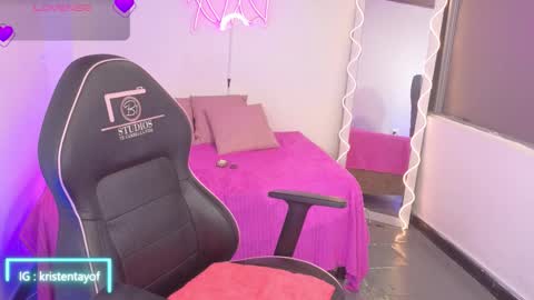 Snapshot of kristen_tay chatting on 09-10-25, 04:12 kristen_tay online show from 09-10-25, 04:12