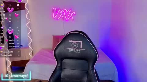 Snapshot of kristen_tay chatting on 10-17-25, 03:20 kristen_tay online show from 10-17-25, 03:20