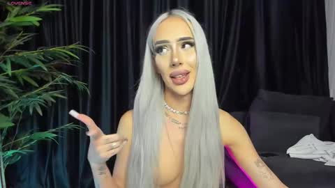 Kris the doll online show from 10-23-25, 10:52