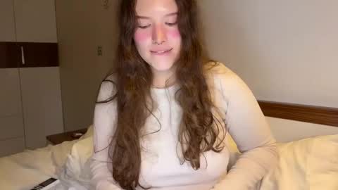 Snapshot of kristiekitty chatting on 05-03-26, 11:33 kristiekitty online show from 05-03-26, 11:33