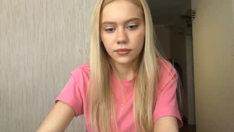 Snapshot of kristifelicien chatting on 06-18-26, 05:08 Blake online show from 06-18-26, 05:08