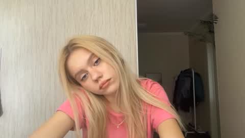 Snapshot of kristifelicien chatting on 06-18-26, 09:14 Blake online show from 06-18-26, 09:14