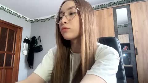 Mila online show from 04-25-26, 10:18