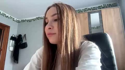 Mila online show from 04-25-26, 01:52