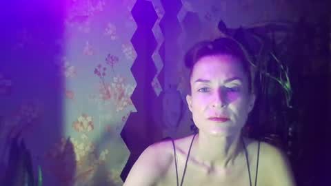 Snapshot of kristinagold44 chatting on 02-09-25, 06:11 Kristina online show from 02-09-25, 06:11