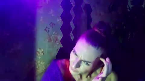 Snapshot of kristinagold44 chatting on 02-14-25, 05:14 Kristina online show from 02-14-25, 05:14