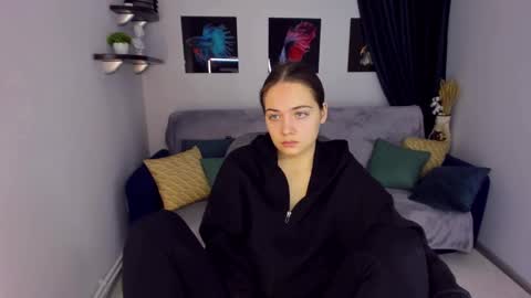 Snapshot of kristinalevis chatting on 12-24-24, 04:22 Kristina online show from 12-24-24, 04:22