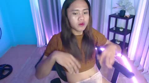 Snapshot of kristine_fox chatting on 05-13-26, 07:17 kristine_fox online show from 05-13-26, 07:17