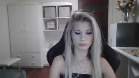 KristineAmore online show from 10-04-25, 05:22