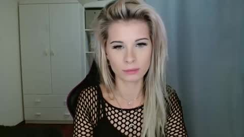 KristineAmore online show from 10-31-25, 07:48