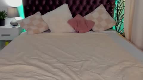 Snapshot of kristivegas chatting on 12-12-24, 01:17 KristiVegas online show from 12-12-24, 01:17