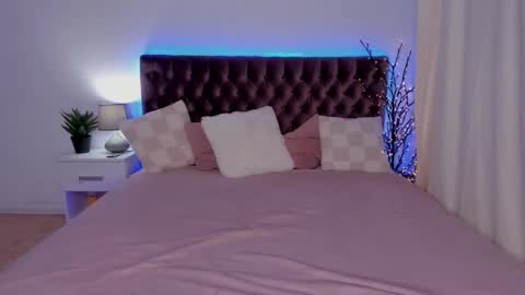 Snapshot of kristivegas chatting on 12-18-24, 02:06 KristiVegas online show from 12-18-24, 02:06