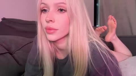 Snapshot of kristy_babe chatting on 02-21-26, 05:03 Kristy and Alice online show from 02-21-26, 05:03