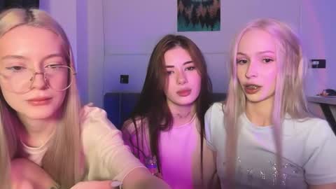 Snapshot of kristy_babe chatting on 03-12-26, 10:16 Kristy and Alice online show from 03-12-26, 10:16