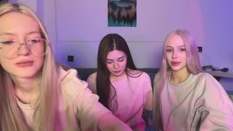 Snapshot of kristy_babe chatting on 03-13-26, 10:27 Kristy and Alice online show from 03-13-26, 10:27