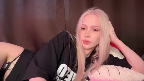 Snapshot of kristy_babe chatting on 03-23-26, 12:42 Kristy and Alice online show from 03-23-26, 12:42