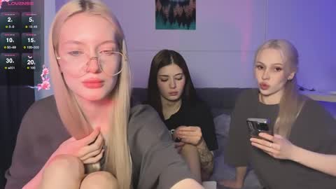 Snapshot of kristy_babe chatting on 03-27-26, 06:19 Kristy and Alice online show from 03-27-26, 06:19