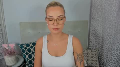 KristyFlowers online show from 04-30-26, 02:34