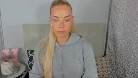 KristyFlowers online show from 05-11-26, 02:34